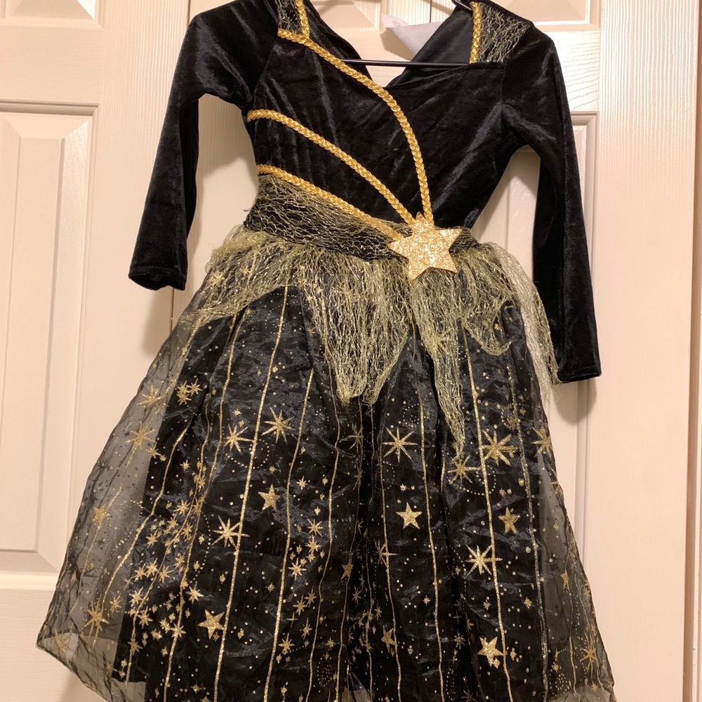Little girl’s witch costume bundle